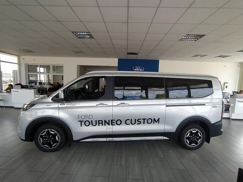 Ford Tourneo Custom (2026) 2,5 Duratec PHEV 171kW L2 Tita - fotka 3 z 13