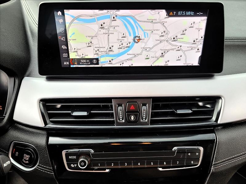 BMW X2 18i ,led,navi,kůže,výhřev - fotka 23 z 47