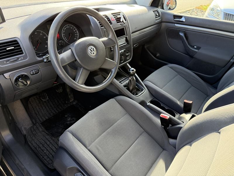 Volkswagen Golf 1.6 FSI ALU - fotka 9 z 13