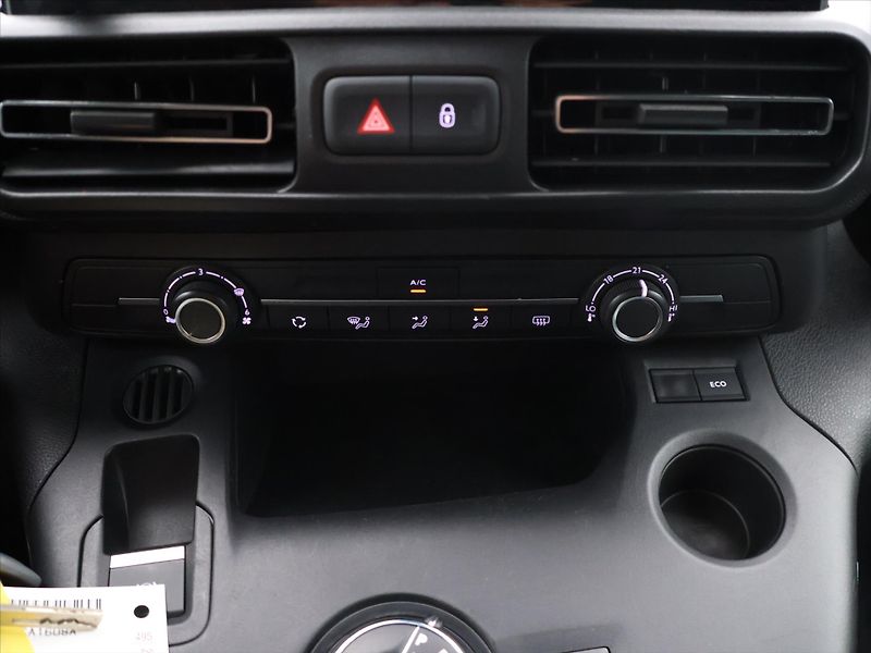 Citroën Berlingo 1,2 96kW Klima Feel XL CZ - fotka 20 z 28