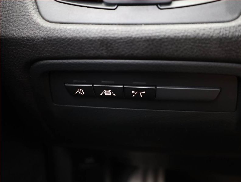BMW Řada 3 (2019) 320 d xDrive, 4X4, Automat - fotka 18 z 21