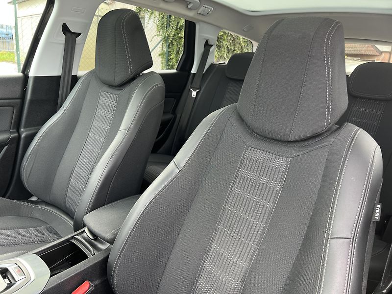 Peugeot 308 1.6HDi NAVI KLIMA TAŽNÉ ALU - fotka 10 z 45