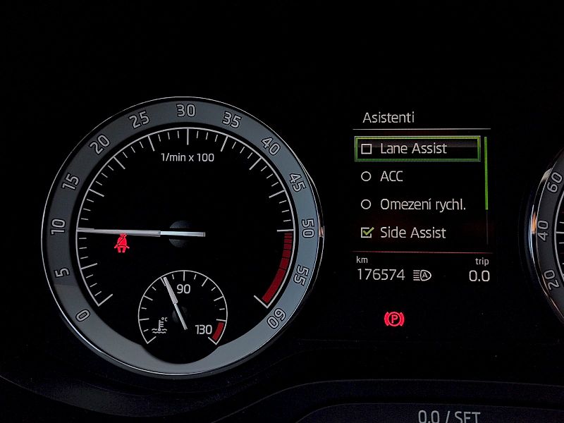 Škoda Karoq (2021) Style Comfort 2,0 Tdi 110 Kw 4 - fotka 8 z 39