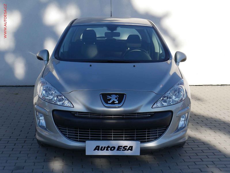 Peugeot 308 (2010) 1.6i, 1.maj,ČR, AC, tempo - fotka 2 z 17