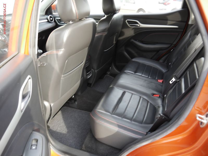 MG ZS (2022) 1.5 DVVT, Luxury, LED, TZ - fotka 10 z 20