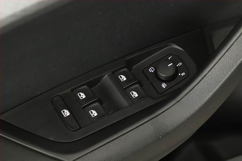Škoda Karoq (2024) Fresh 2.0 TDI - fotka 16 z 18