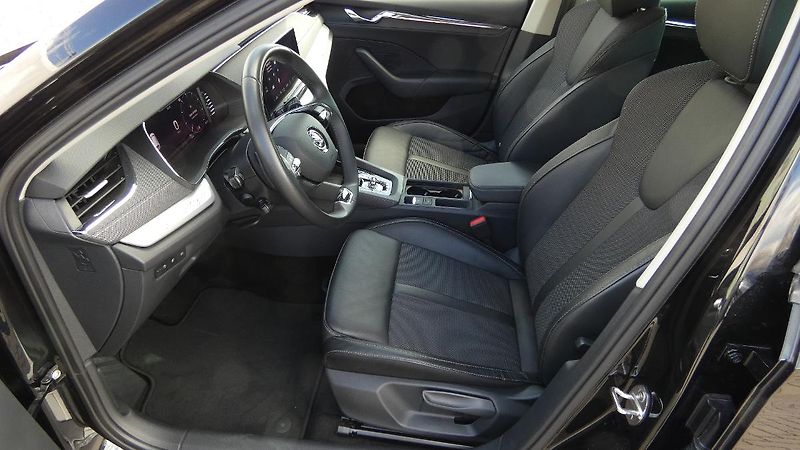 Škoda Octavia Combi 2,0 TDI Style DSG 110 kW - fotka 18 z 23