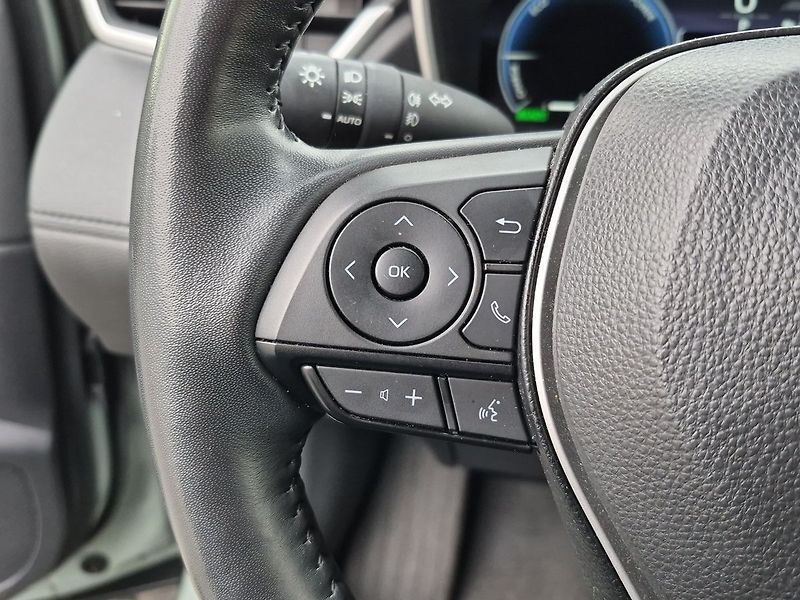 Toyota Corolla Cross Style Tech 1,8 HEV e-CVT - fotka 14 z 26