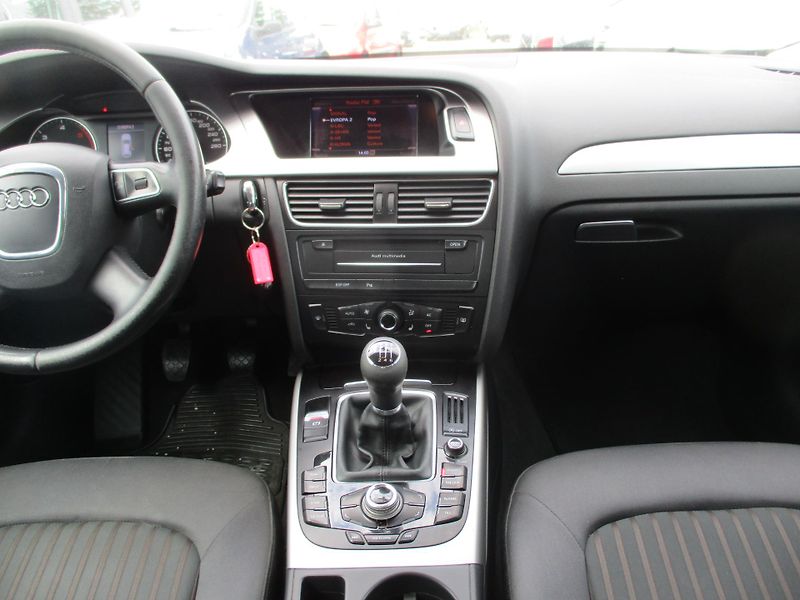 Audi A4 (2009) combi 2,0 TDi servis doložen - fotka 8 z 11