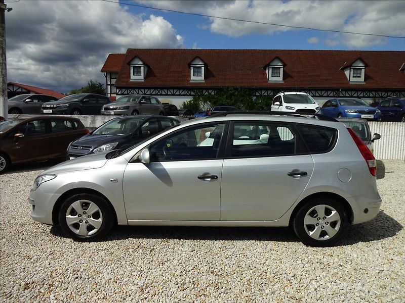 Hyundai i30 1,4i 16V 80kW LPG COMBI - fotka 3 z 46
