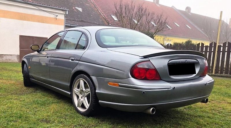 Jaguar S-Type R SUPERCHARGED - fotka 5 z 17