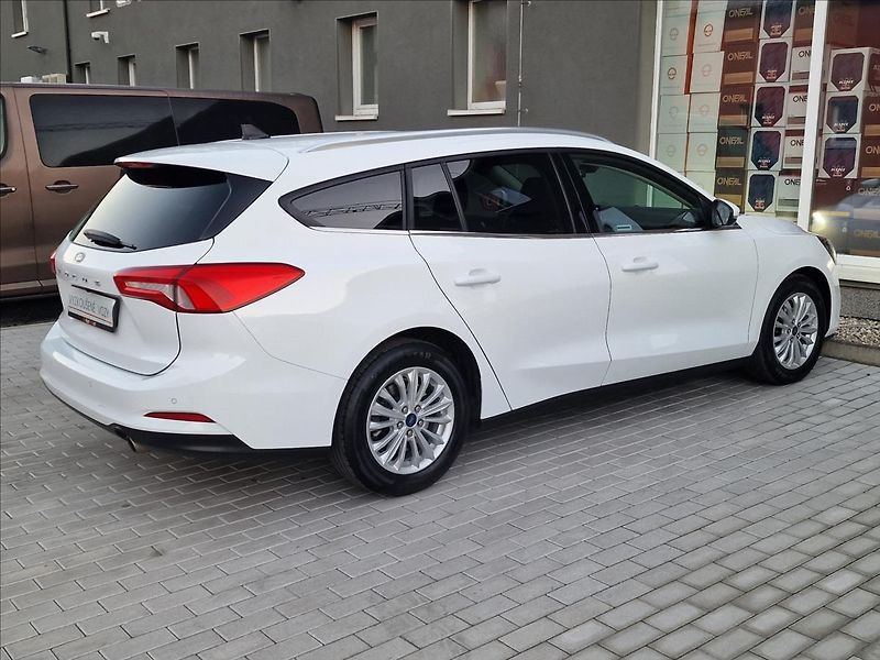 Ford Focus 1.5TDCI Titanium,ČR,1.Majitel - fotka 11 z 46