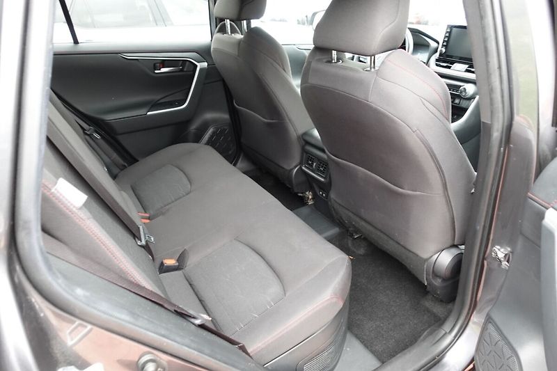 Toyota RAV4 2,5 PHEV Plug-in Comfort 4x4 - fotka 13 z 35