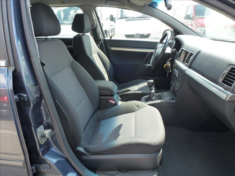 Opel Vectra 1,9 CDTi Wagon Station - fotka 25 z 44