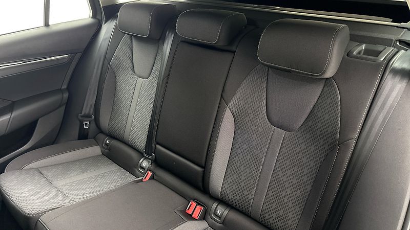 Škoda Octavia 2.0 TDI DSG Style Combi - fotka 16 z 25