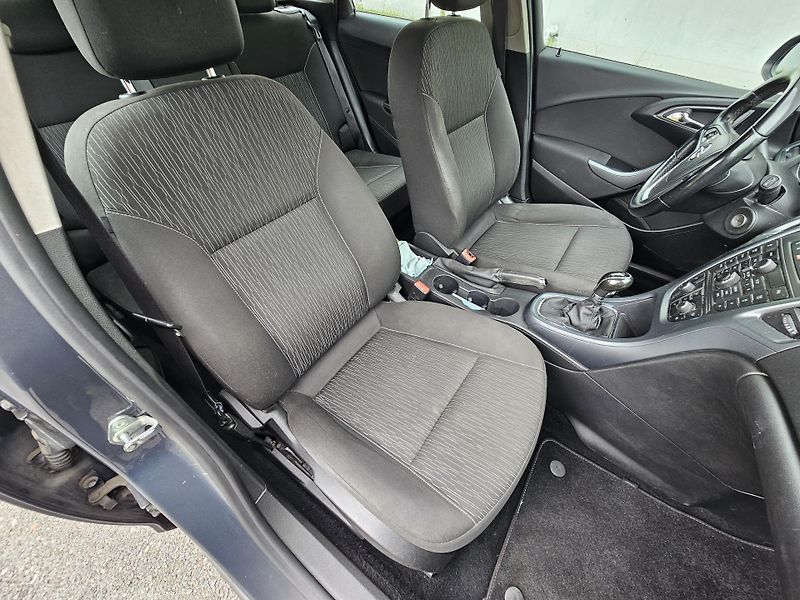 Opel Astra (2013) J 1.7CDTI - fotka 14 z 17