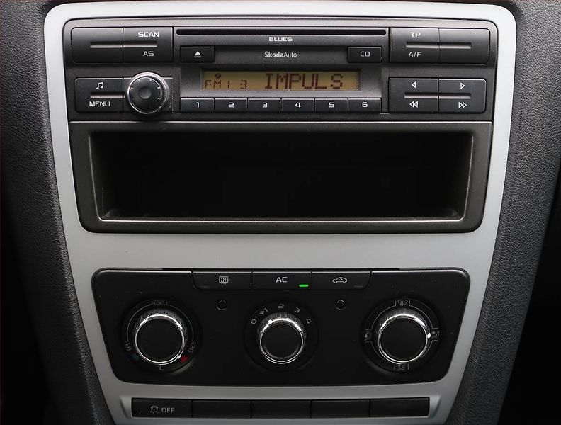 Škoda Octavia (2010) Ambiente 1.6 TDI, Serv.kniha - fotka 12 z 15
