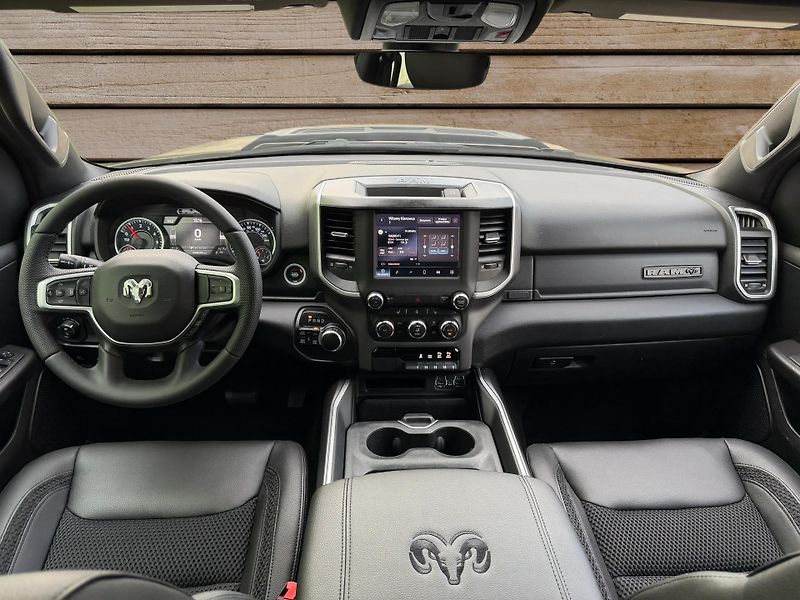 Dodge RAM (2022) +TRAVELLER+LOOK26+HEMI+ - fotka 23 z 24