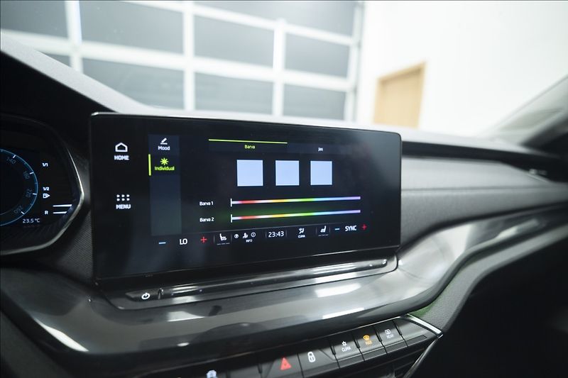 Škoda Octavia 2,0 TDI ČR KEYLESS VÝHŘEV ČR - fotka 33 z 39