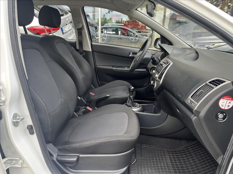 Hyundai i20 1,2 i  Family Space - fotka 14 z 21