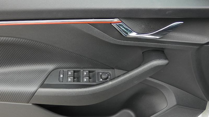 Škoda Scala TSI 85kW Monte Carlo DSG - fotka 9 z 24