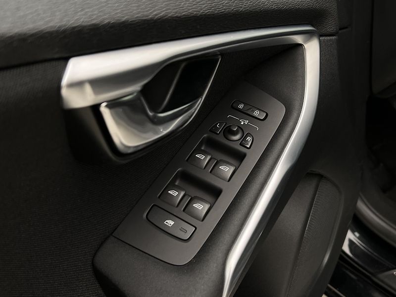 Volvo V40 D2 MOMENTUM - fotka 33 z 34