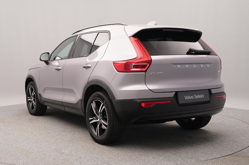 Volvo XC40 B4 DARK PLUS CZ 1.maj - fotka 9 z 47