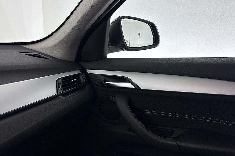 BMW X1 sDrive18i - fotka 16 z 24