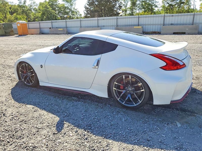 Nissan 370 Z (2014) BASE - fotka 3 z 11