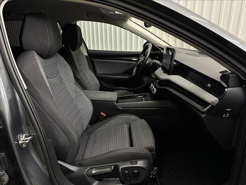 Škoda Superb 1.5TSI MHEV SELECT MATRIX LED - fotka 41 z 45