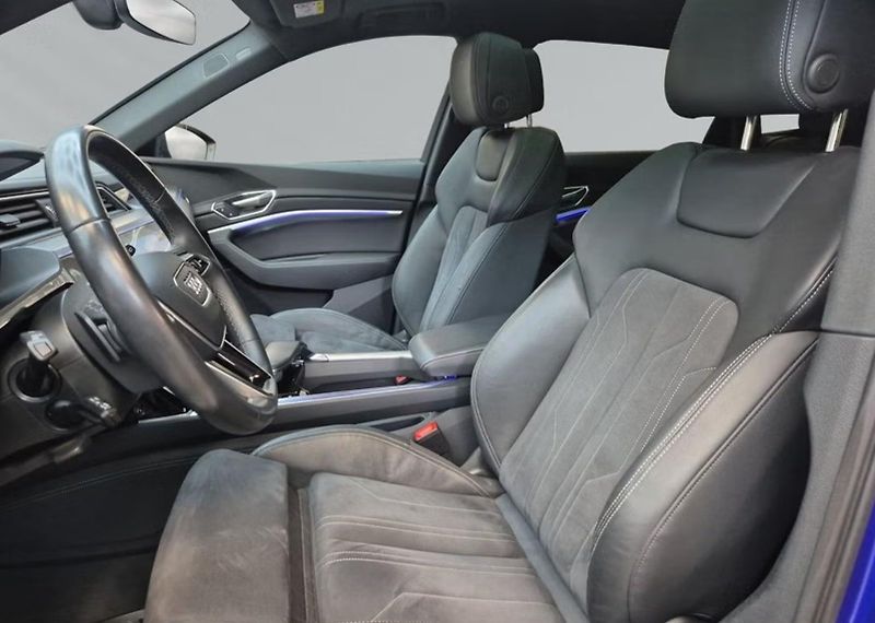 Audi Q8 e-tron 55 Q S-Line 360k Pano Tažné - fotka 6 z 9
