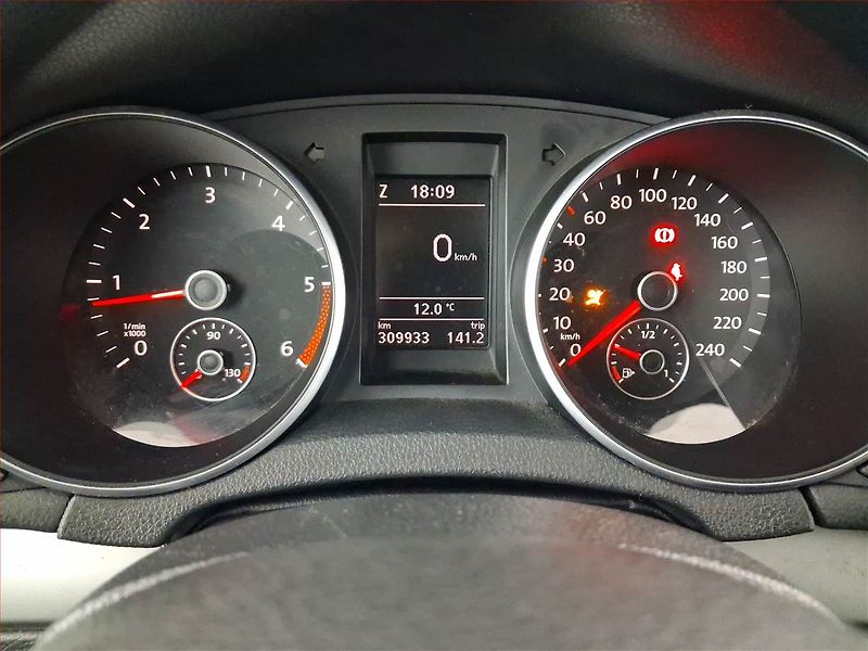 Volkswagen Golf (2010) 1.6 TDI, po STK, Tažné - fotka 11 z 18