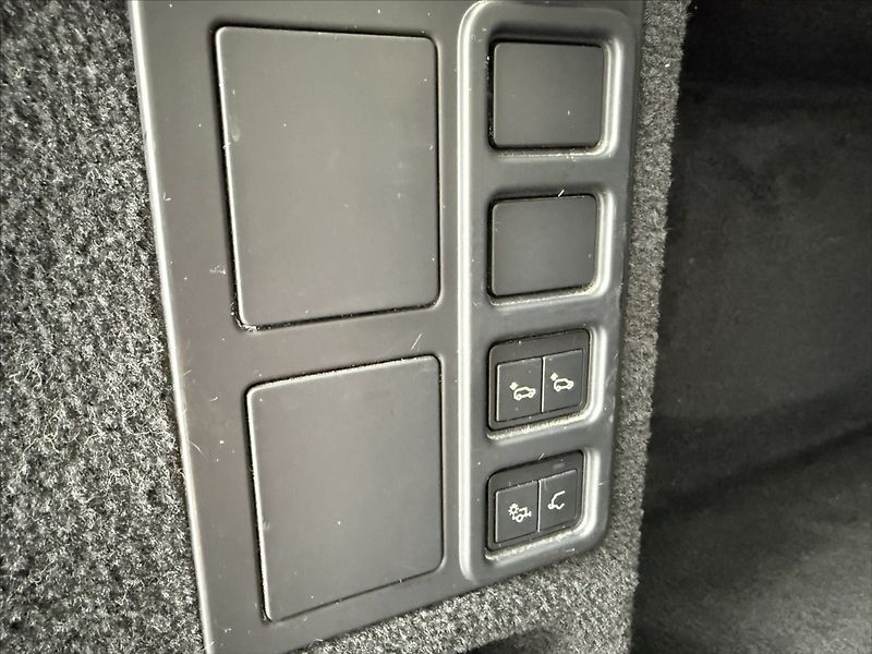 Land Rover Discovery 3,0 TDV6 SE - fotka 27 z 27