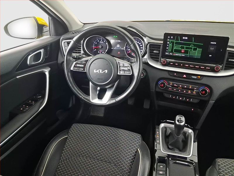 Kia XCeed (2023) 1.5 T-GDI - fotka 7 z 16