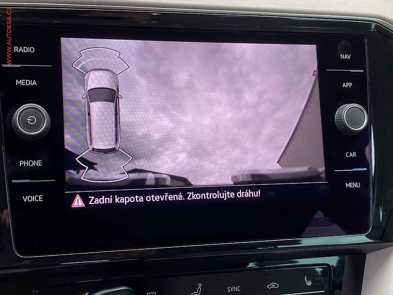 Volkswagen Passat (2020) 2.0 TDi, Elegance, LED, navi - fotka 18 z 18