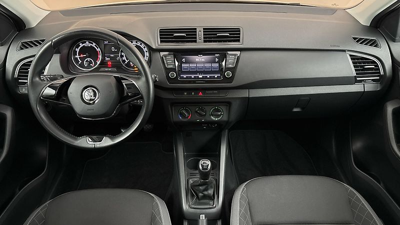 Škoda Fabia 1.0 TSI Ambition Combi - fotka 8 z 22