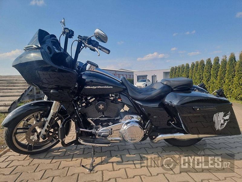 Harley-Davidson FLTR Road Glide (2019) FLTRX Road Glide - fotka 4 z 18