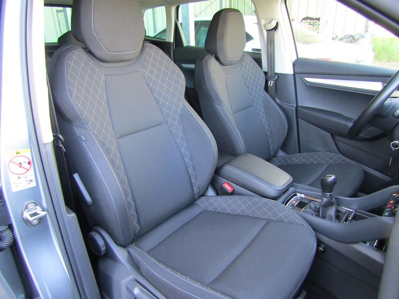 Škoda Karoq AmbitionPlus Drive 125let 1.6 - fotka 21 z 29