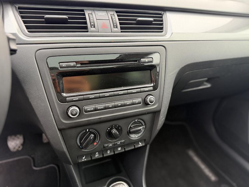 Škoda Rapid 1.2 Tsi, 63kw, 1. Majitel - fotka 9 z 10