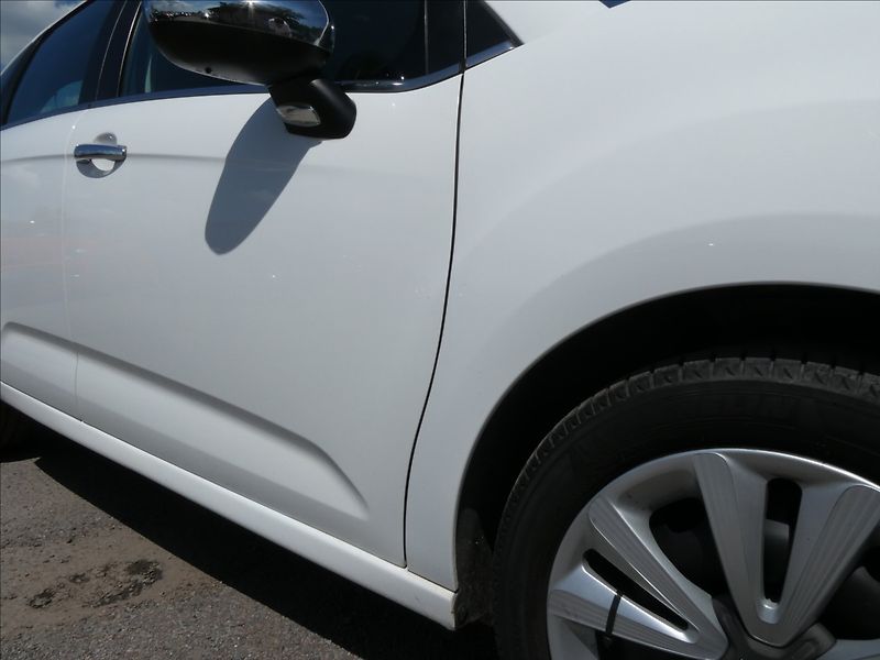 Citroën C3 1,2 i 60kW klima,závěs,2x kola - fotka 13 z 41