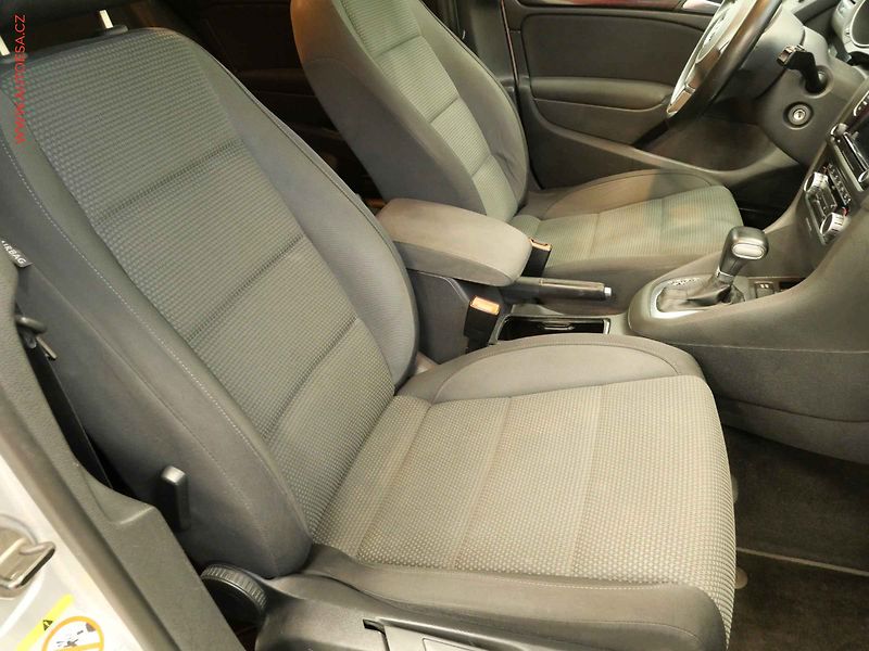 Volkswagen Golf (2009) 1.6i, AT, AC, STK3/28 - fotka 11 z 17