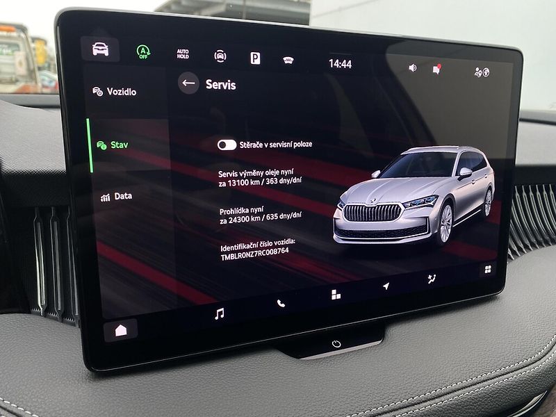 Škoda Superb Combi 2,0 TDI L&K 4x4 DSG - fotka 19 z 30