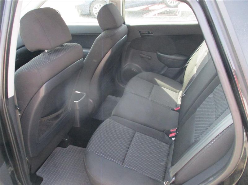 Hyundai i30 1,4 i 16v, klima, serviska, - fotka 14 z 38