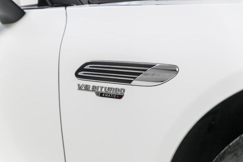 Mercedes-Benz SL 63 AMG*Karbon*Burmester*Masáž - fotka 11 z 41