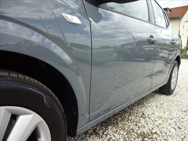 Dacia Sandero 1,0 TCe 67kW - fotka 13 z 50