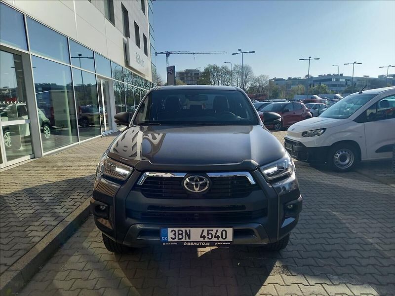 Toyota Hilux 2,8 Invincible  Double Cab - fotka 2 z 13