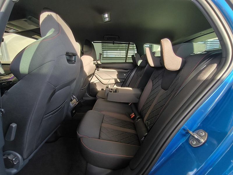 Škoda Octavia Combi DSG 2.0 TSi 195 kW RS - fotka 18 z 23