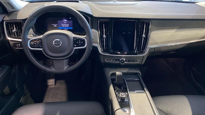 Volvo V90 MOMENTUM PRO, B4 FWD, 145+10 k - fotka 10 z 28