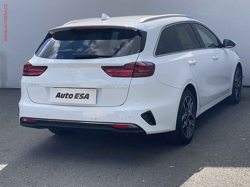 Kia Ceed (2022) 1.5T-GDi SW, 1.maj,ČR, LED - fotka 4 z 17