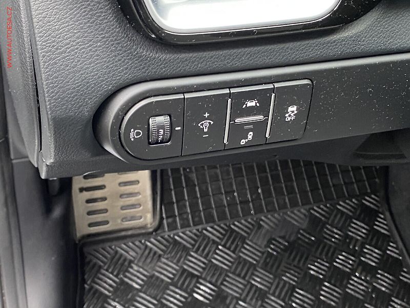 Kia Ceed (2018) 1.4 T-GDi, ČR, Exclusive, AT - fotka 13 z 21